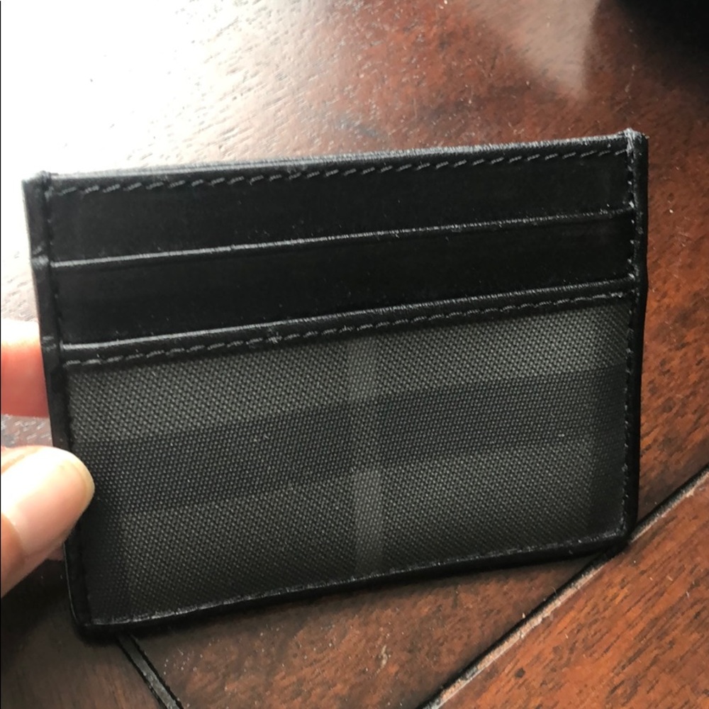 - Barely used Burberry card wallet - Picture 3 of 3